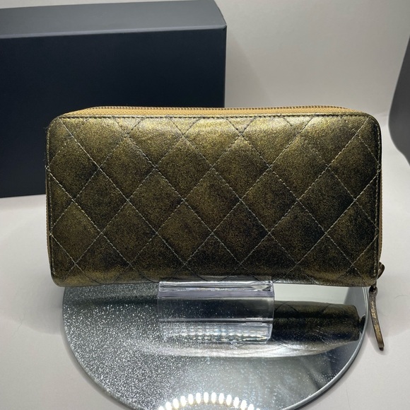 Authentic CHANEL Metallic Winter Wallet - Picture 7 of 9